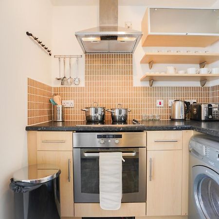 Stylish Apartment With Private Parking Cardiff Extérieur photo