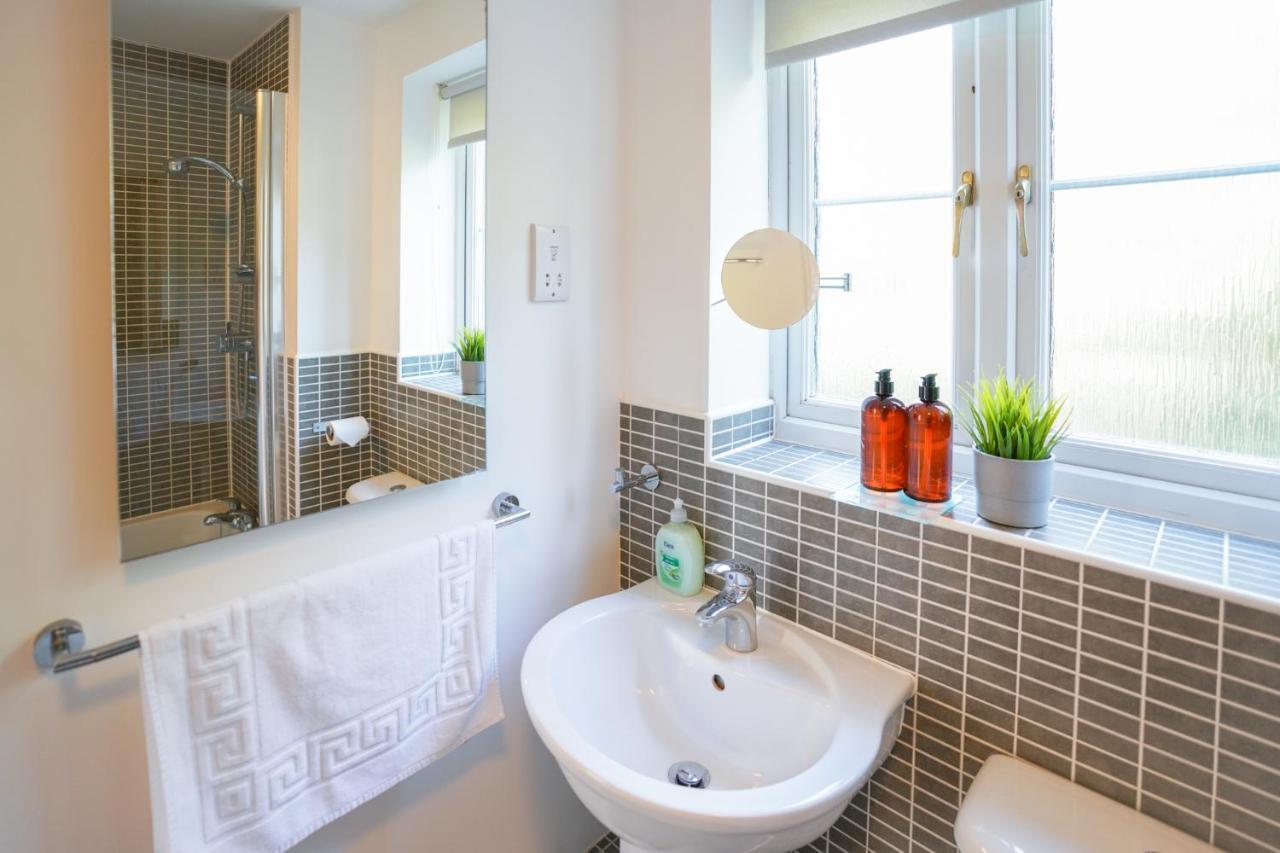 Stylish Apartment With Private Parking Cardiff Extérieur photo
