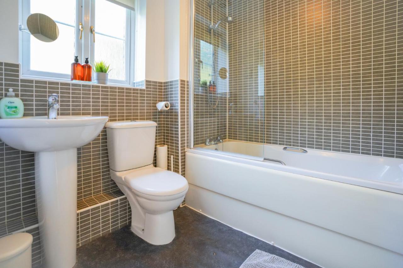 Stylish Apartment With Private Parking Cardiff Extérieur photo